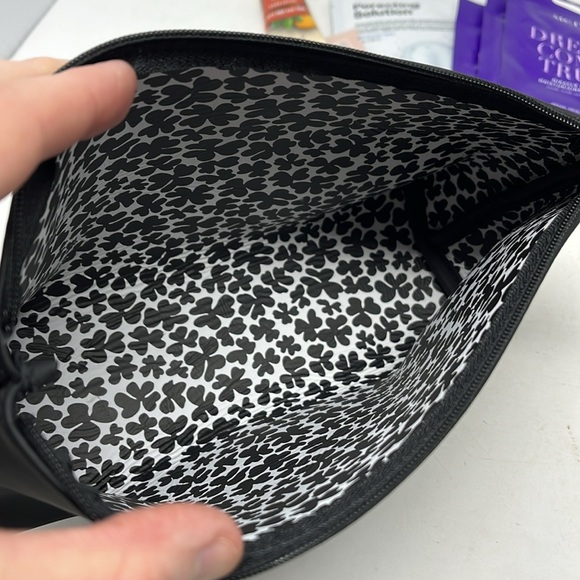 GIVENCHY PARFUM POUCH WITH BEAUTY BUNDLE HAIR FACE EYE MASKS SUNSCREEN ALL NEW - Picture 4 of 16